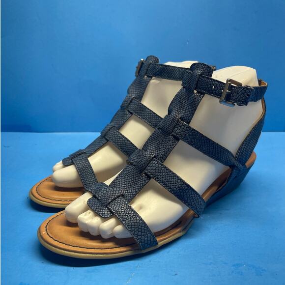 B.O.C. Born Concepts Blue Strappy Flat Slingback Sandals 7 M Casual Comfort - Picture 1 of 10